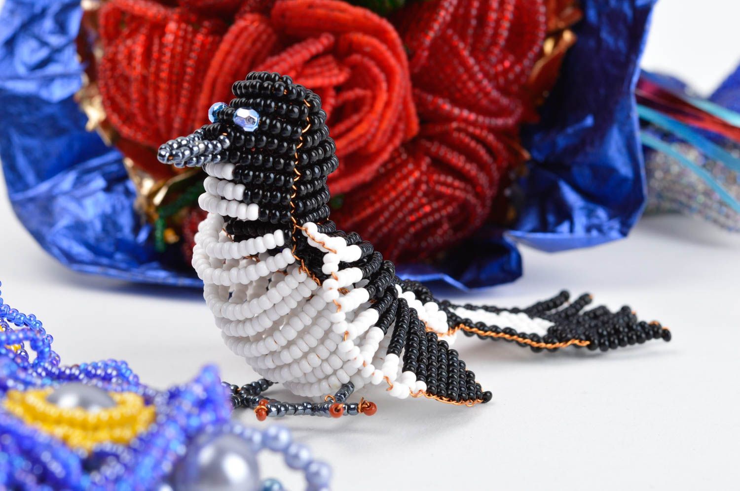 Handmade Deko Rocailles Perlen Dekoration Vogel Figur originelles Geschenk   foto 1