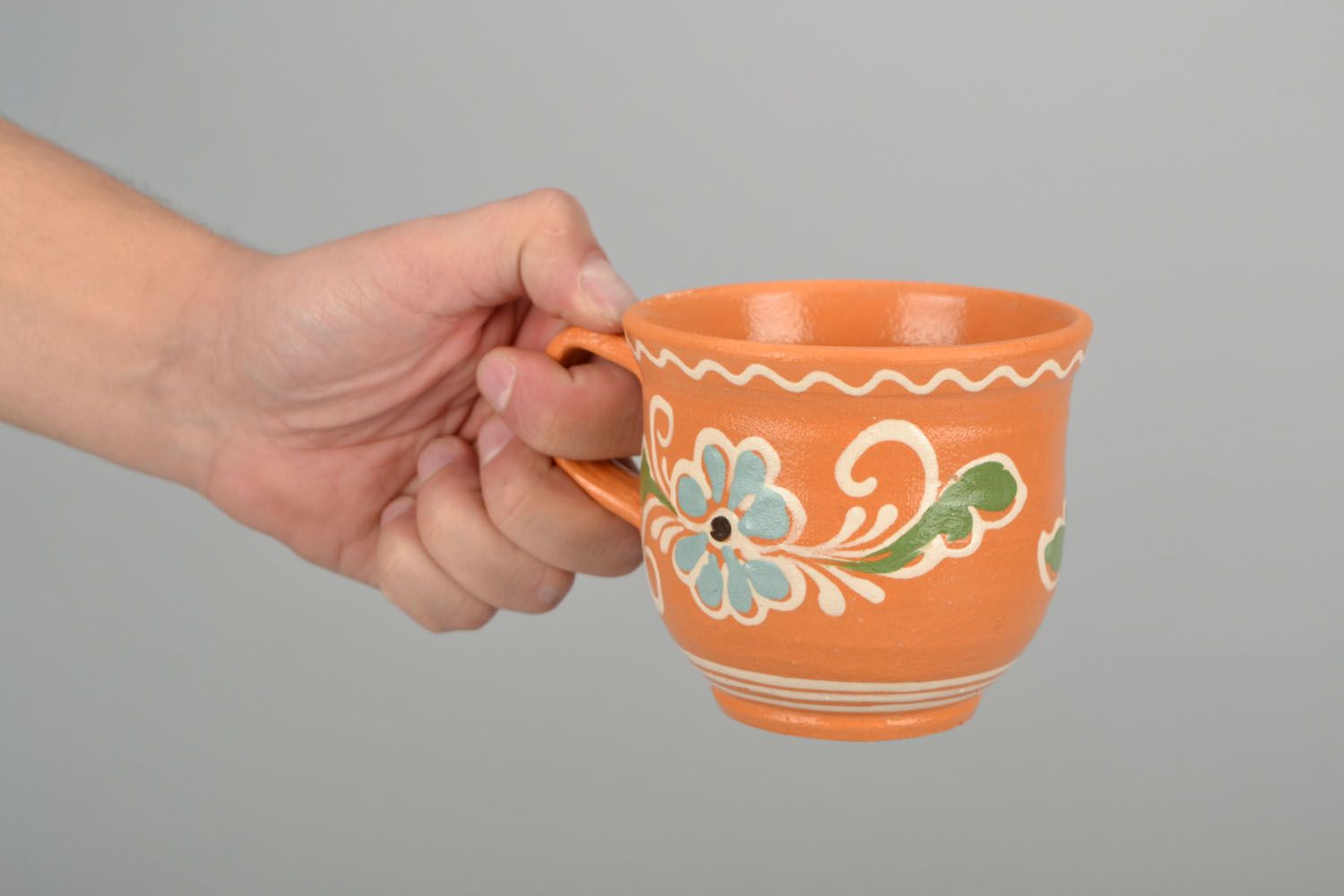 Medium size terracotta color coffee cup with handle and floral design photo 2
