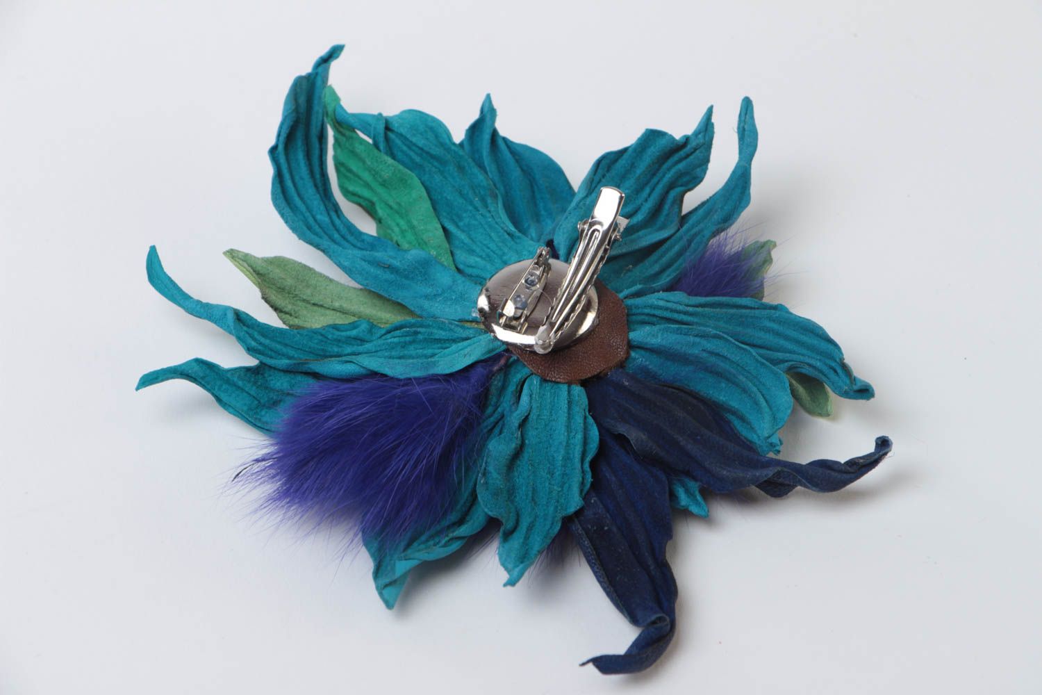 Broche barrette en cuir naturel grande fleur bleue faite main originale photo 4