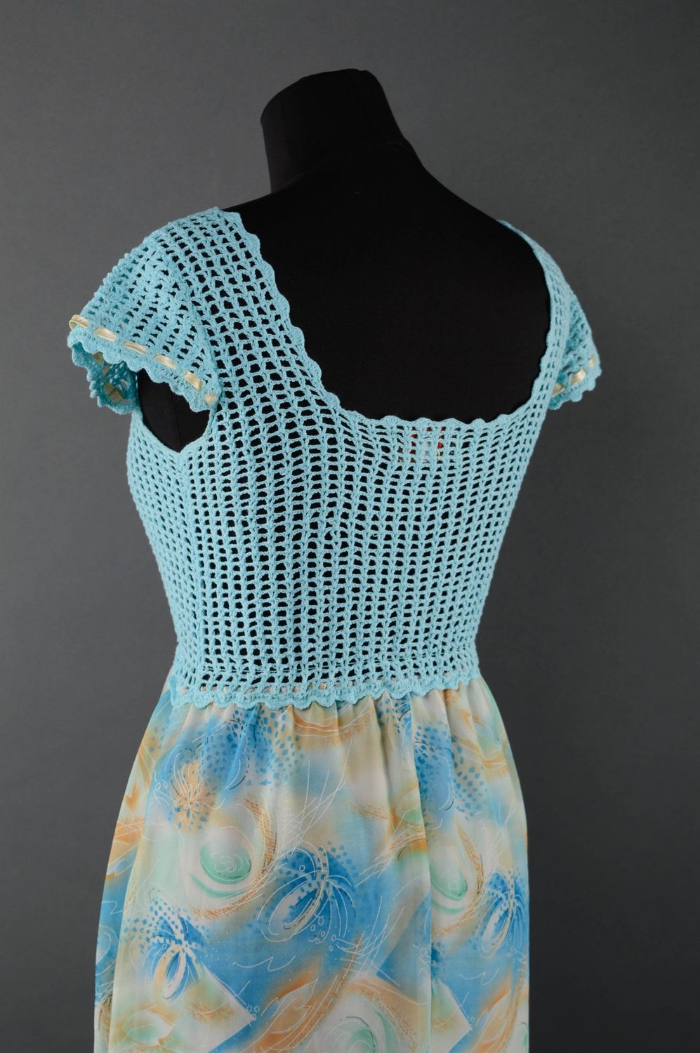 Длинное вязаное платье ручной работы голубое фото 2