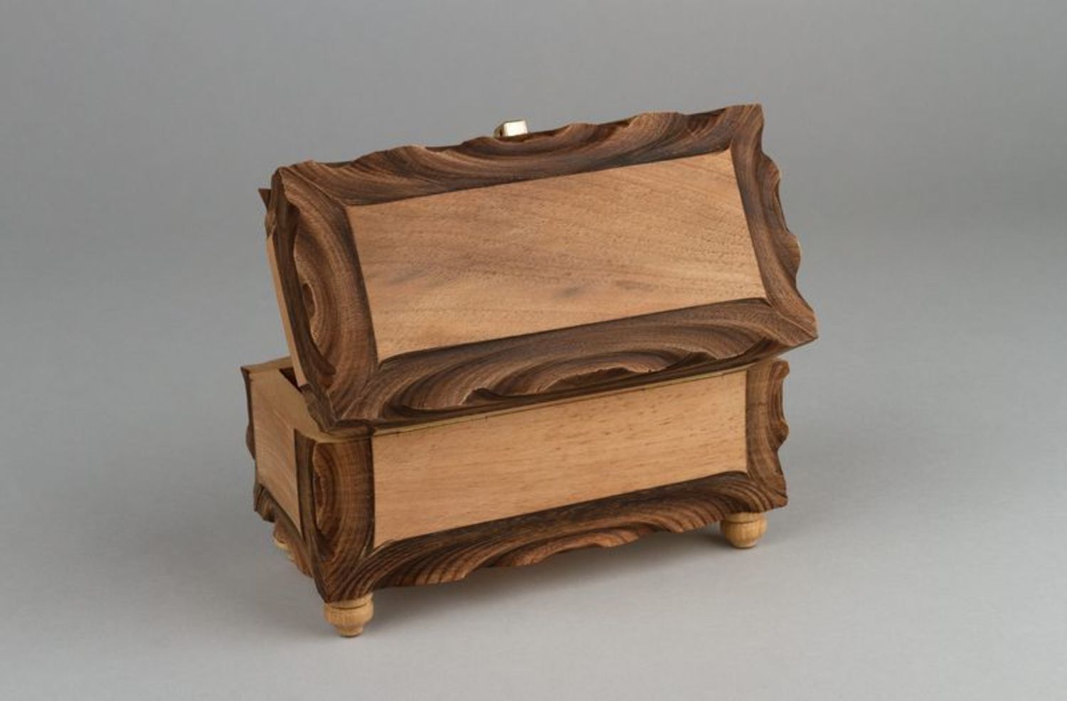 Scatola di legno fatta a mano Cofanetto rettangolare Scrigno intagliato 
 foto 4