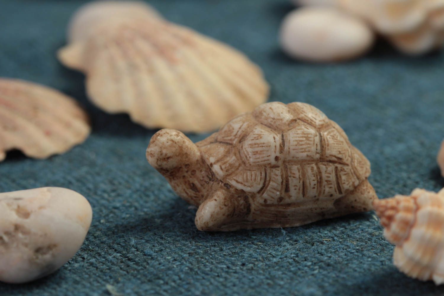 Статуэтка из полимерной смолы черепаха ручной работы красивая небольшая фото 1