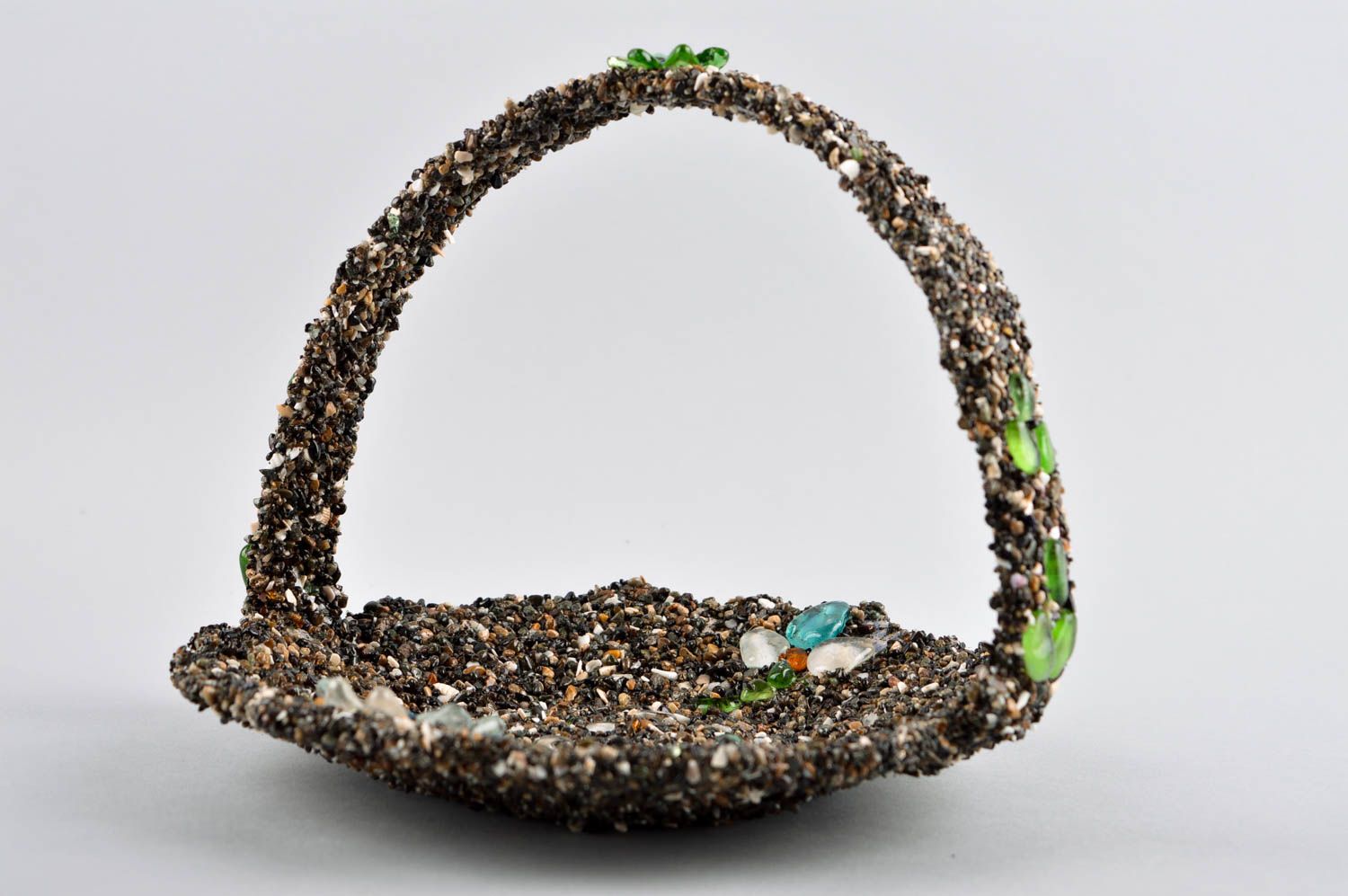 8 inches ceramic bowl basket for sweets made of cardboard and decorated with sea stones photo 1
