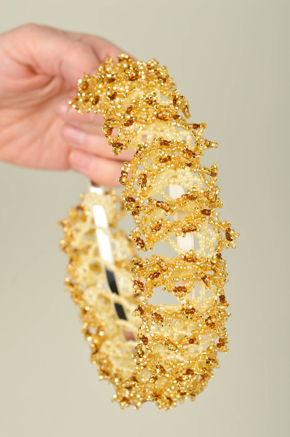 Handmade Glasperlen Schmuck Haarreif mit Perlen Accessoire für Haare goldfarben foto 3