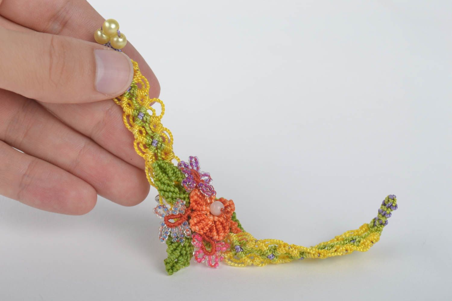 Украшения ручной работы плетеная брошь с цветами и браслет на руку макраме фото 5