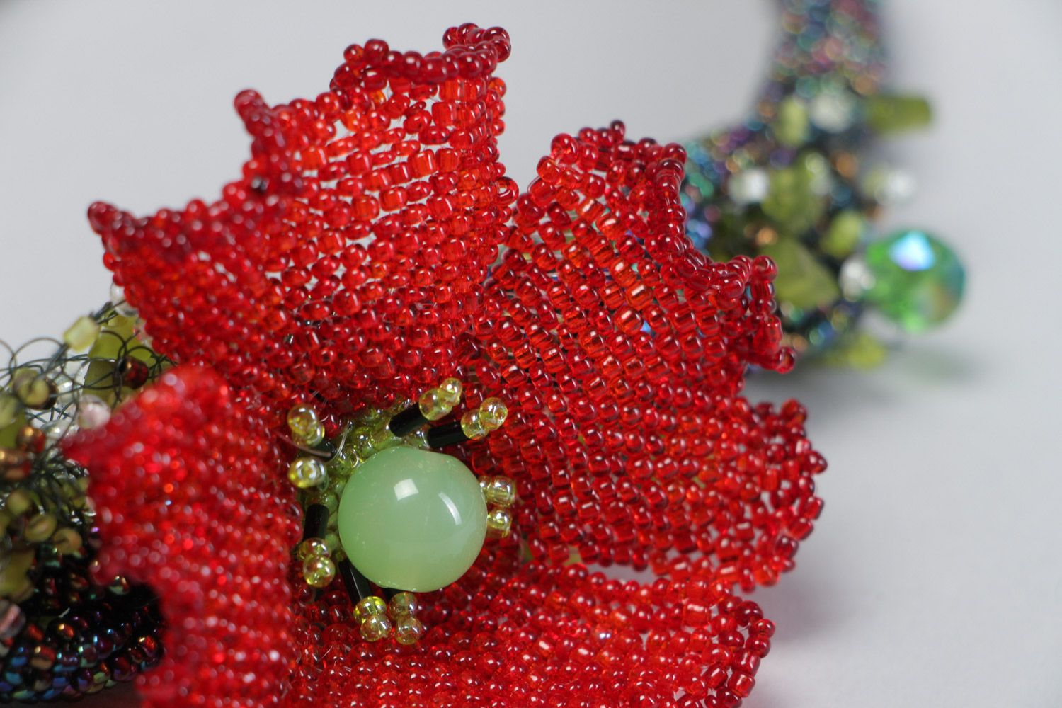 Traumhaftes grünes Collier mit Blume aus echten Steinen und Glasperlen handmade foto 4