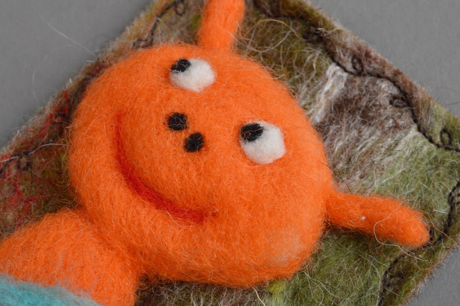 Aimant frigo escargot en laine naturelle feutrée faite main orange multicolore photo 4