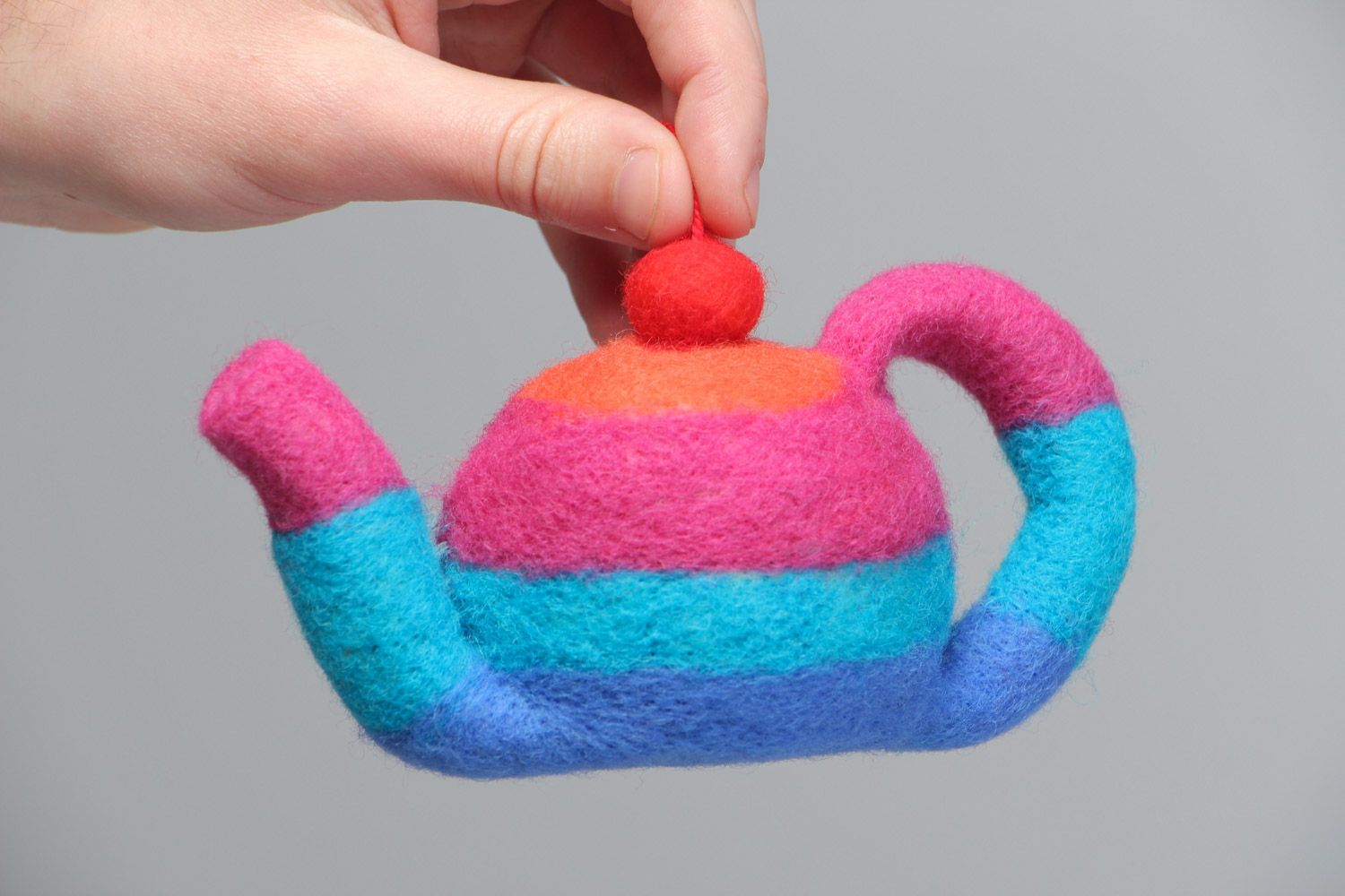 Яркая валяная игрушка чайник из натуральной шерсти для игр и декора хенд мэйд фото 5