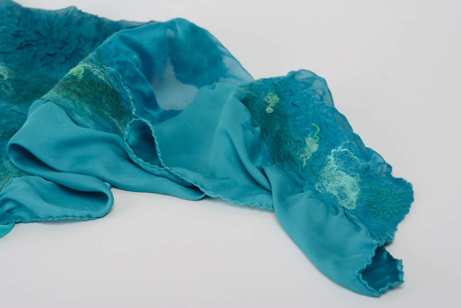 Blauer Schal aus Wolle stilvoll meergrün mit Seide originell handmade für Frauen foto 3