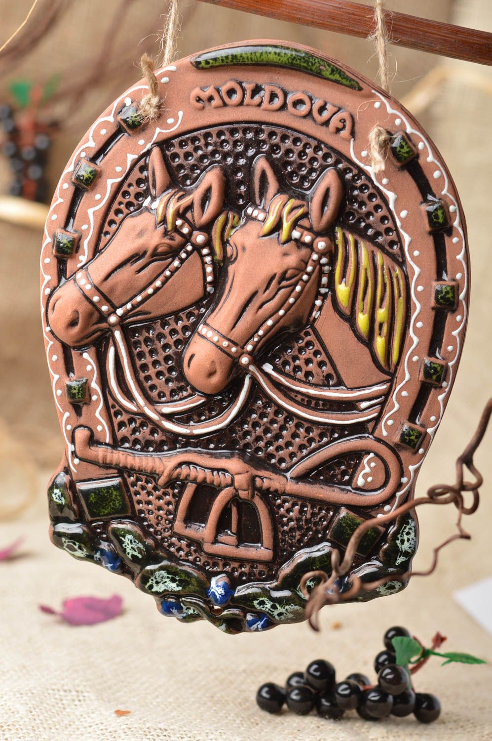 Tableau mural décoratif fait main en céramique original brun avec chevaux photo 1