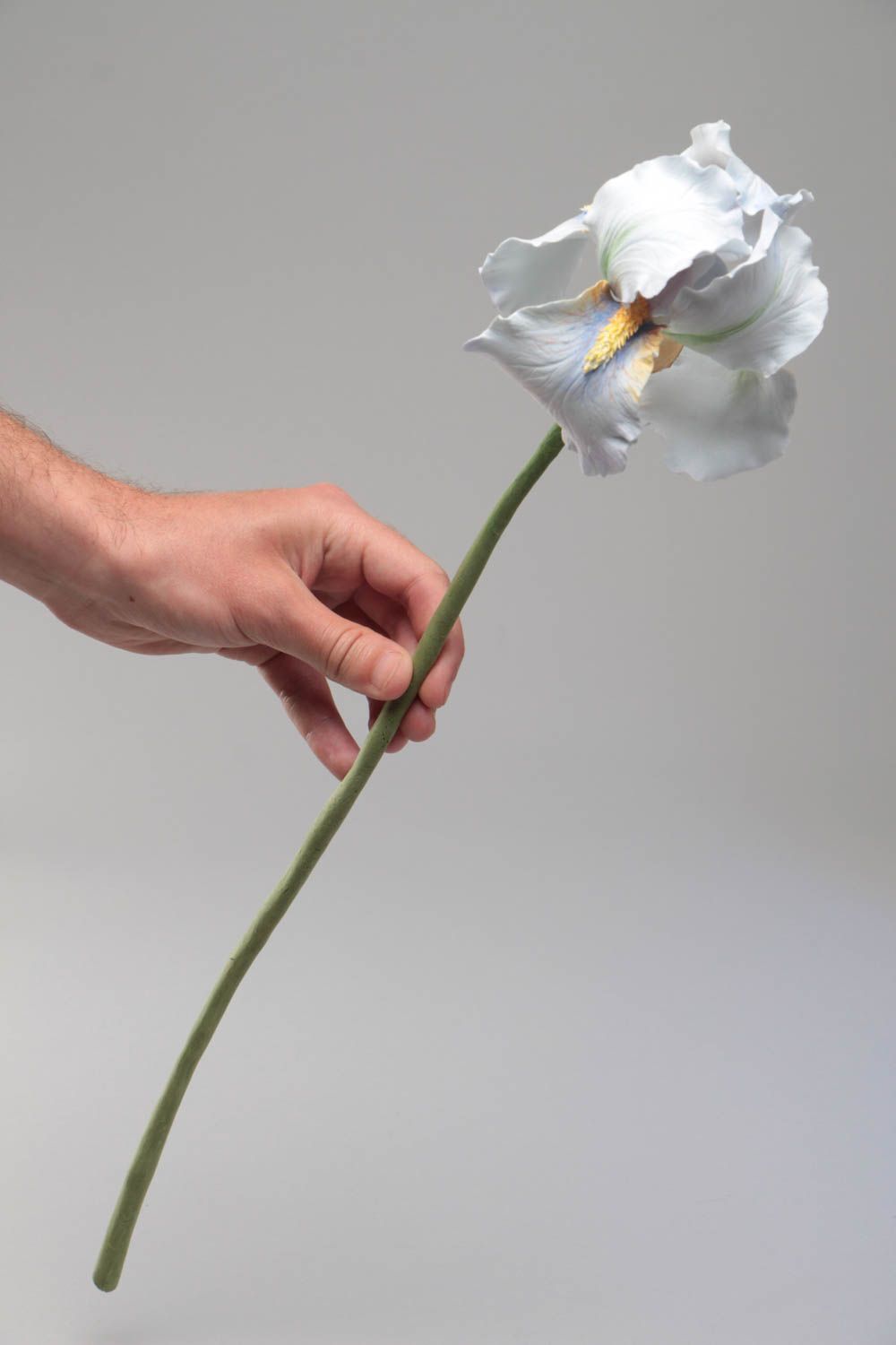 Flor decorativa artesanal de arcilla polimérica iris blanco con tallo largo foto 5