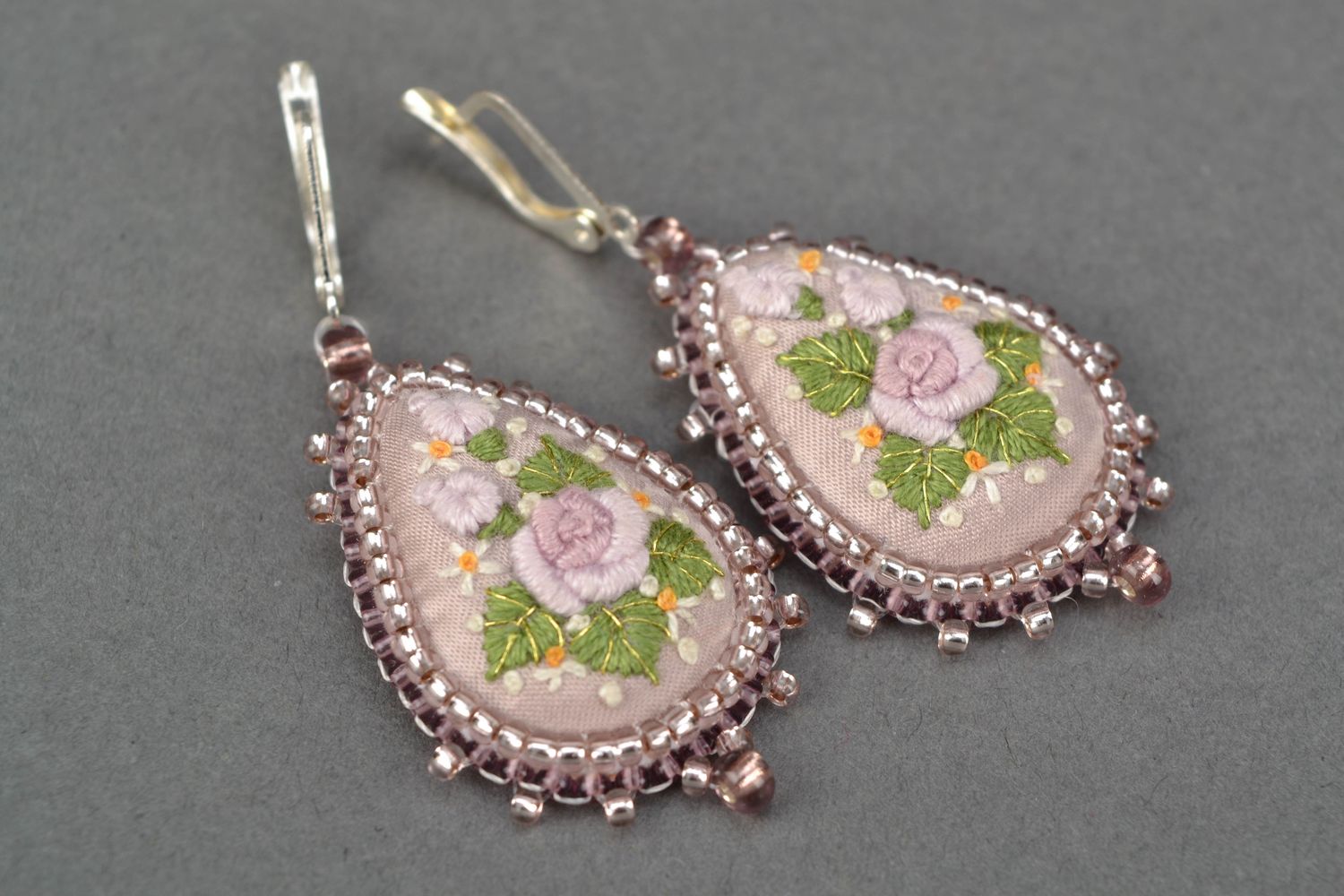 Satin stitch embroidered dangle earrings photo 4