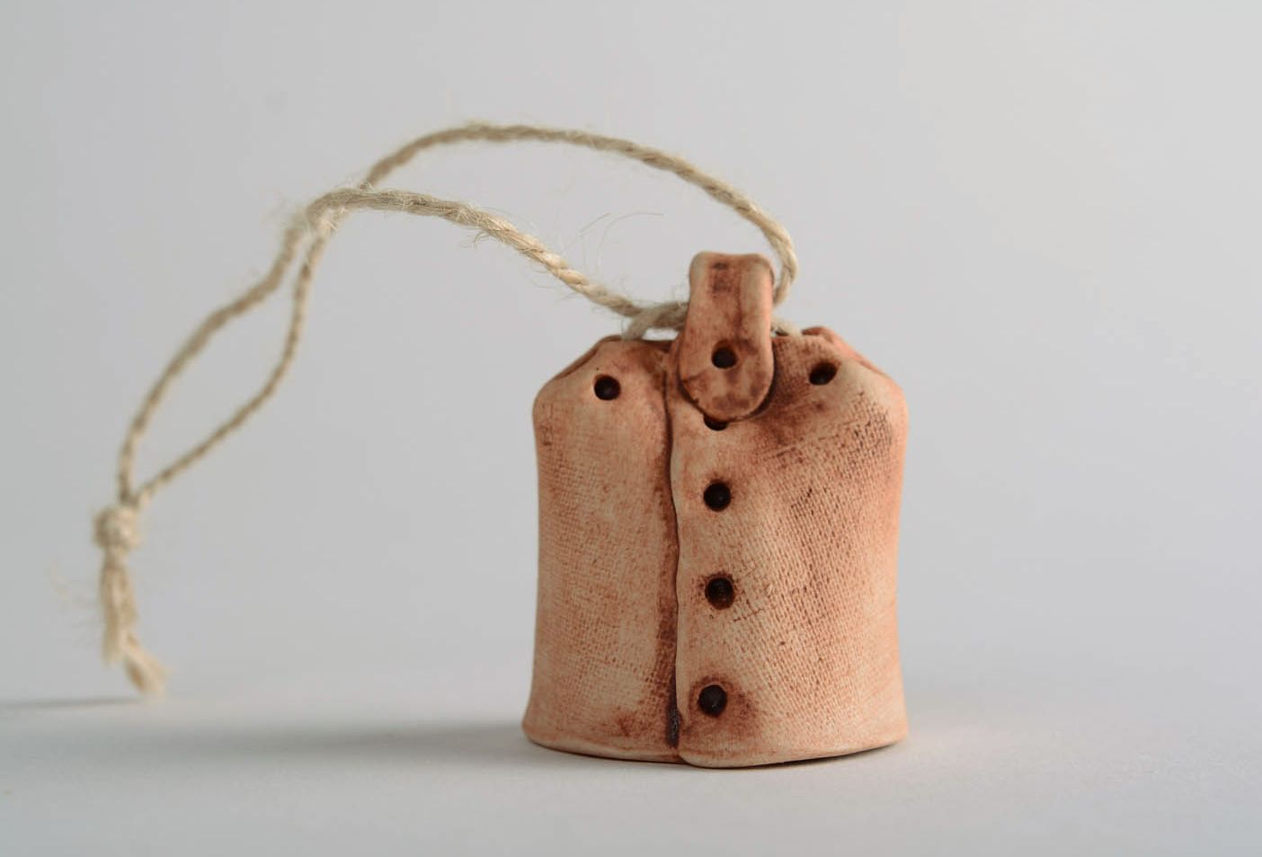 Колокольчик из глины ручной работы керамический колокольчик славянский оберег  фото 4