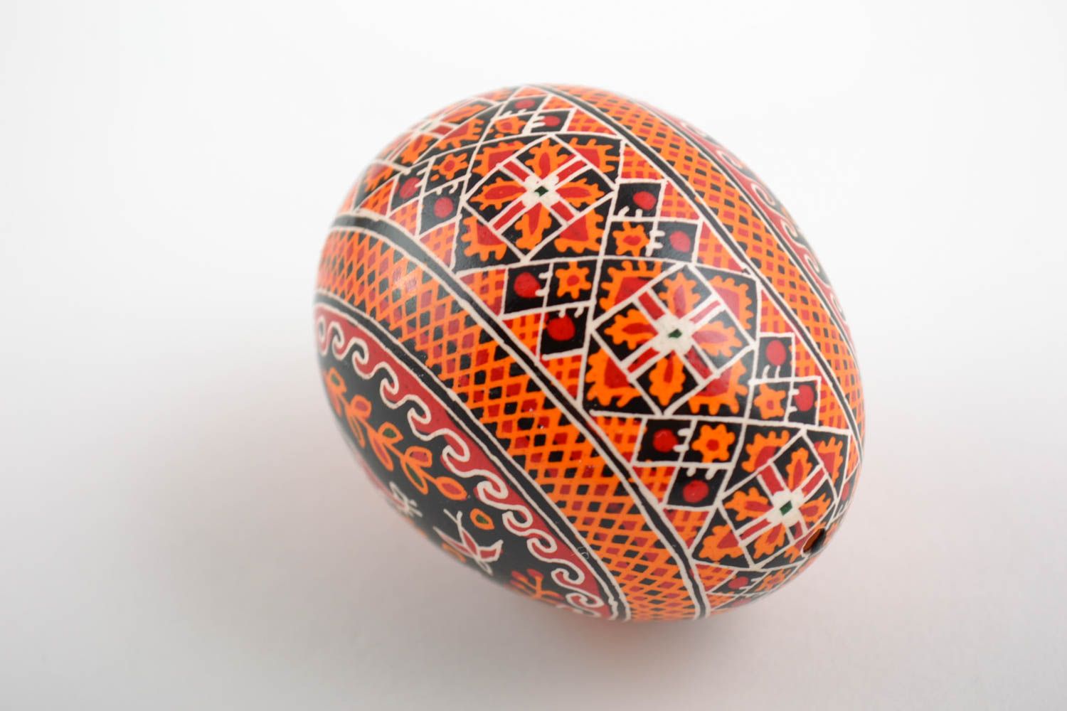 Huevo de Pascua hecho a mano pintado con acrílicos con caballo foto 3
