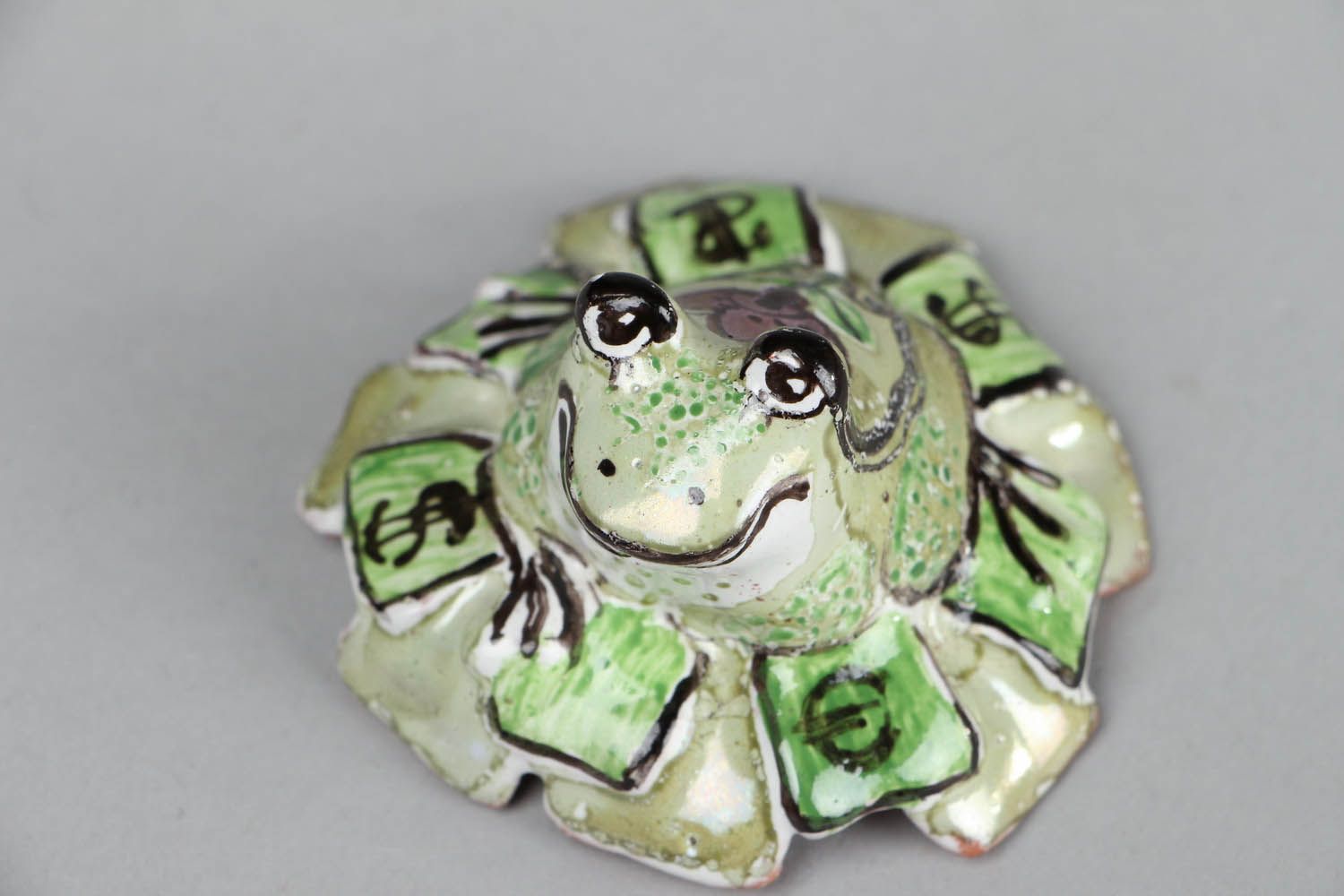 Figura de cerámica en forma de rana foto 2