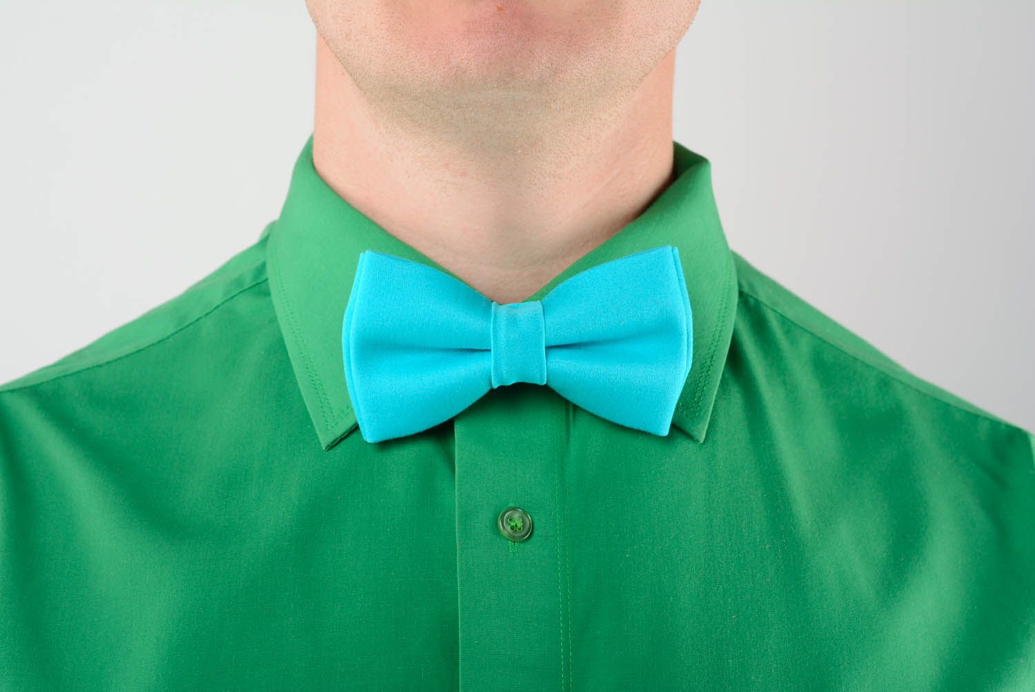 Turquoise bow tie photo 1