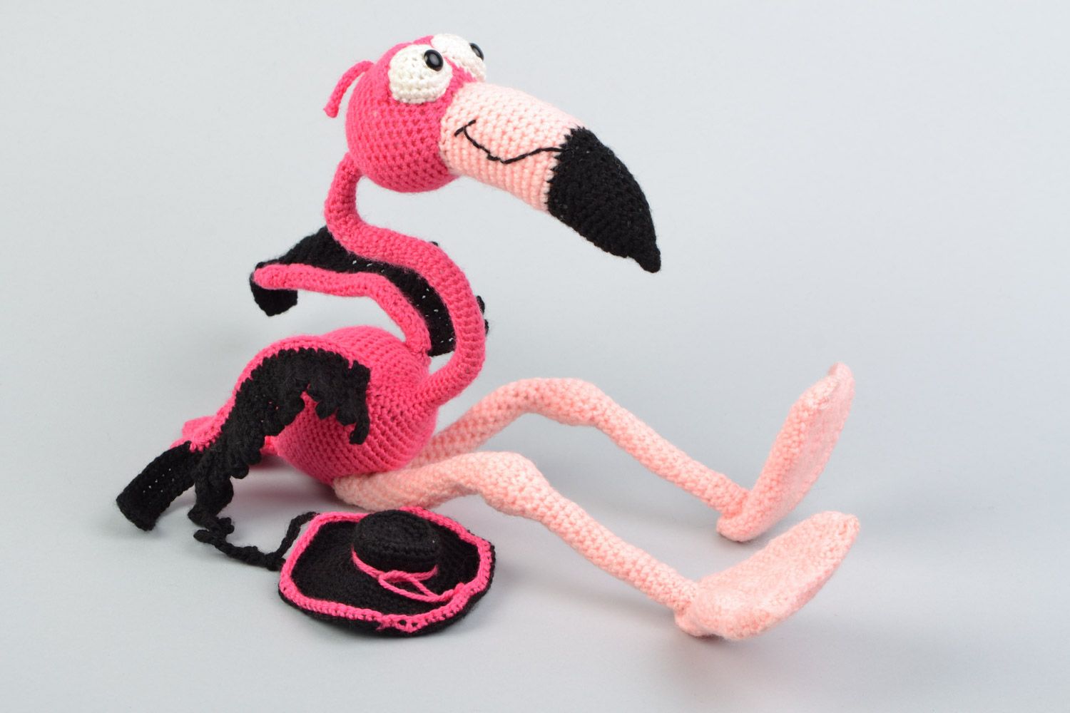 Мягкая вязаная игрушка фламинго розовый на проволочном каркасе ручная работа фото 2