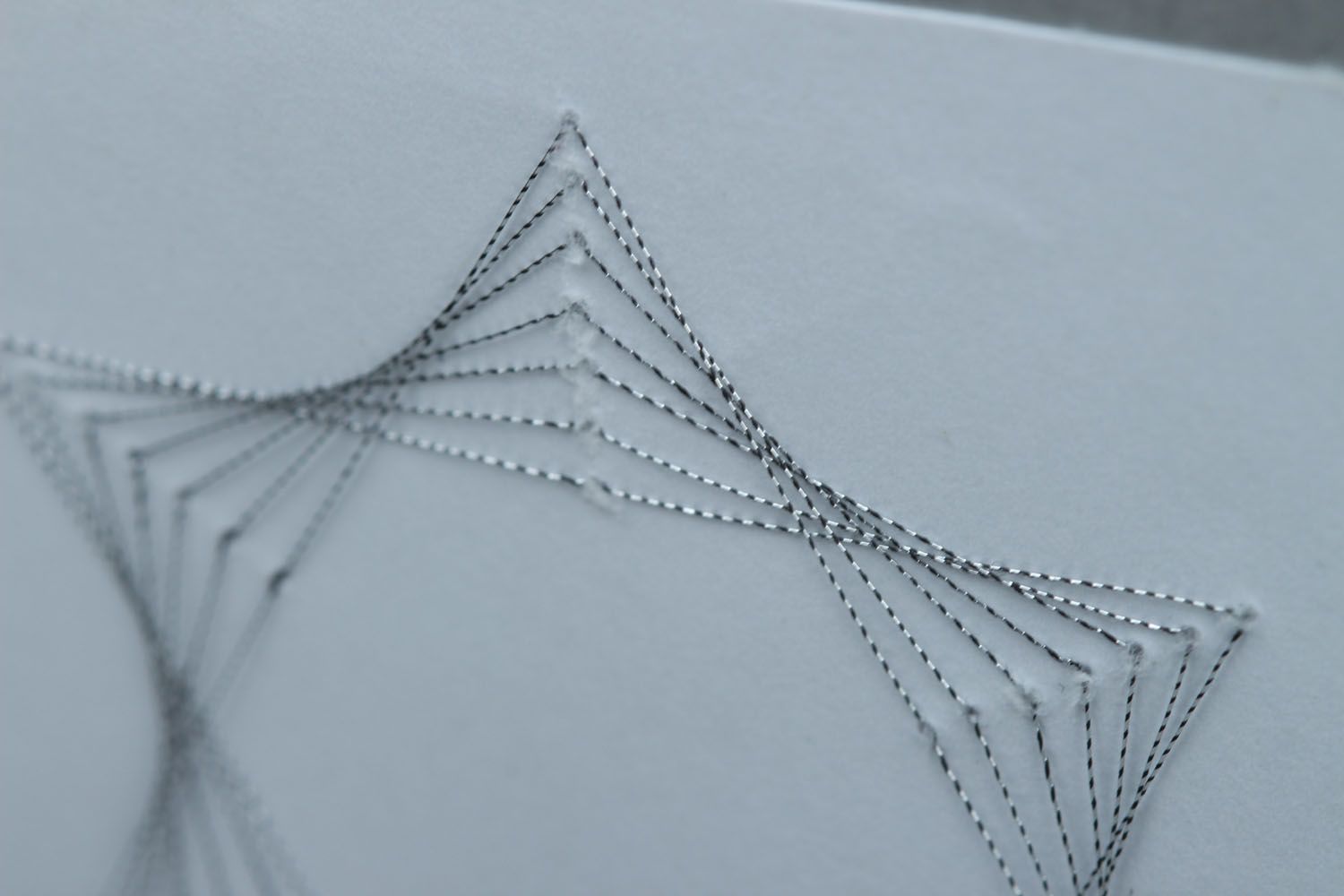 Carte de voeux string art grise avec enveloppe  photo 2