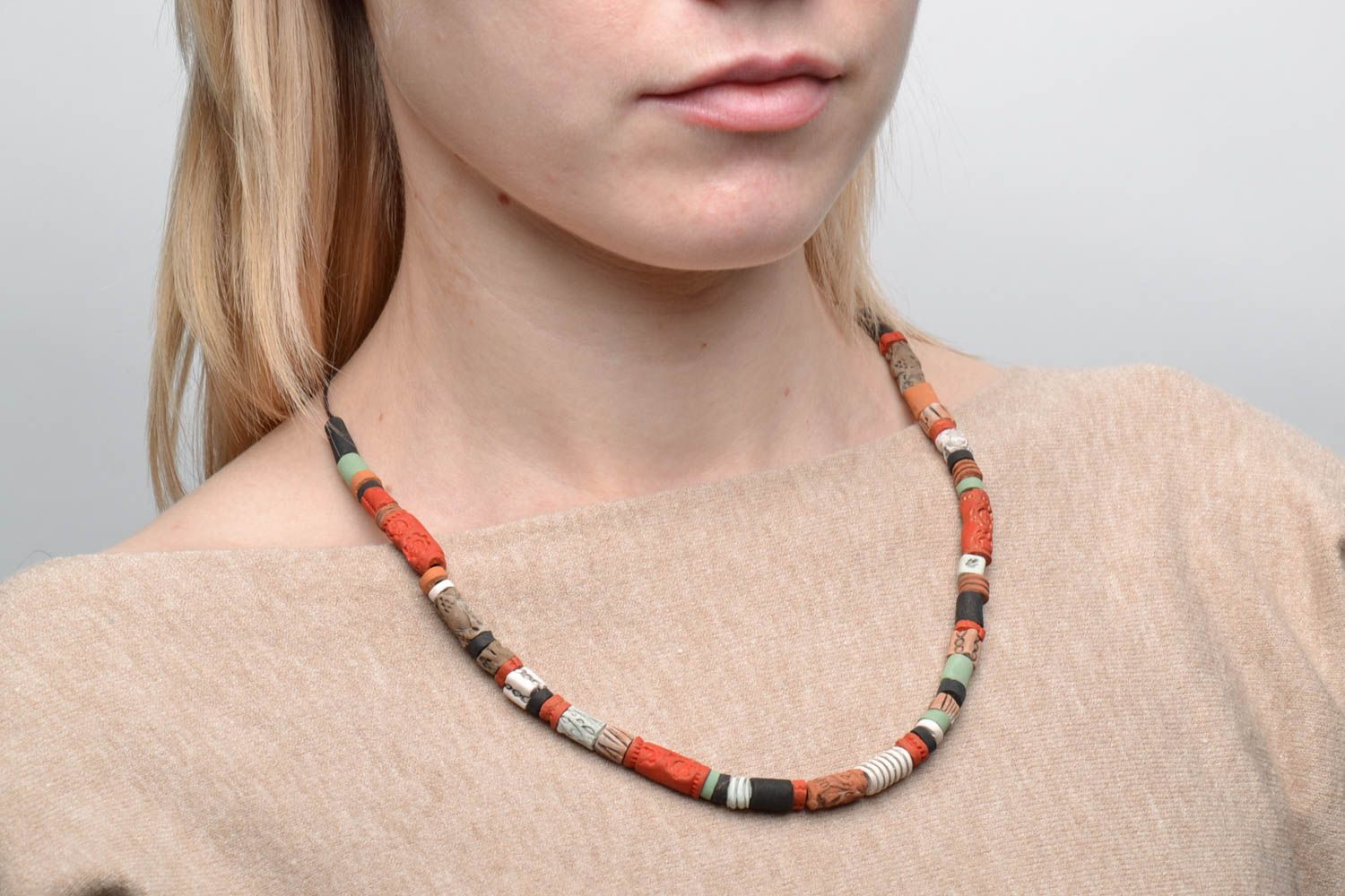 Colorful bead necklace photo 2