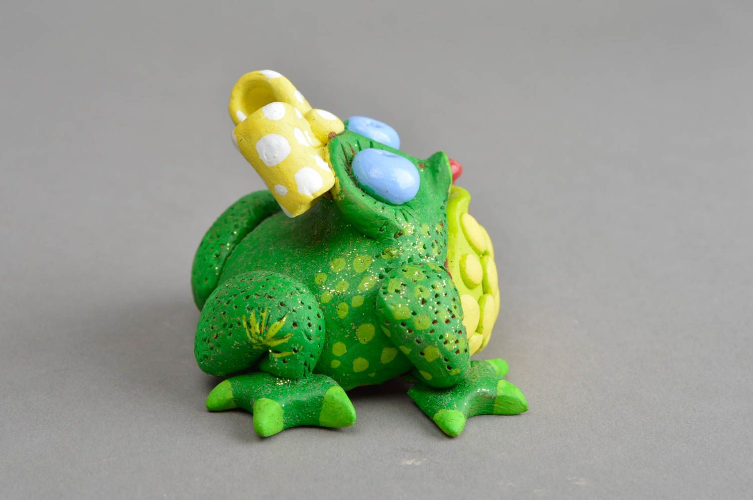 Керамический сувенир статуэтка ручной работы денежная жаба с желтым бантом фото 4