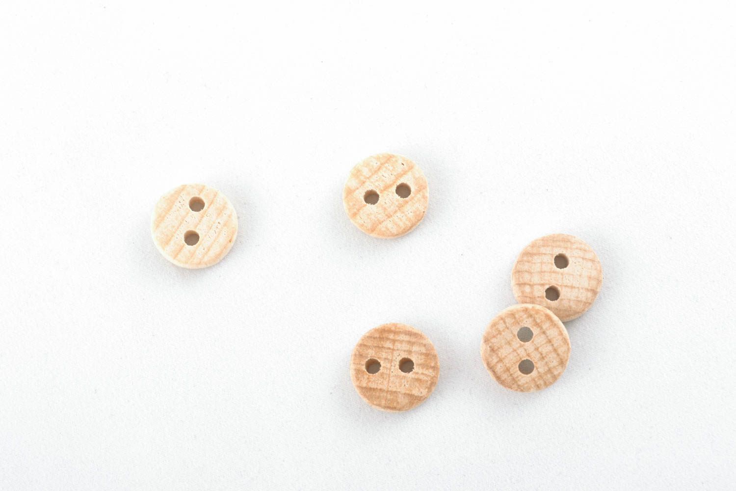 Round wooden buttons photo 1