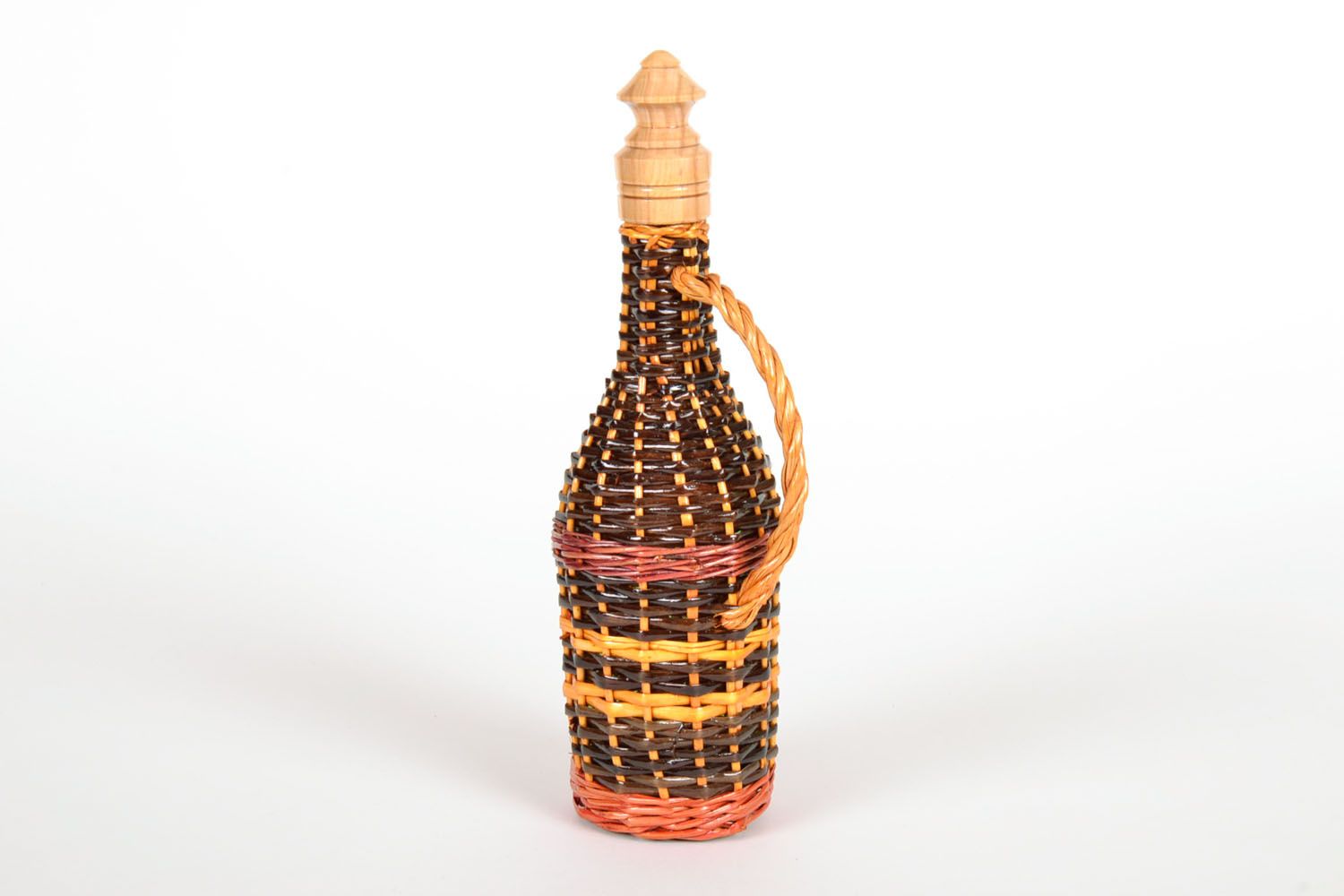 Декоративная бутылка оплетенная лозой фото 4