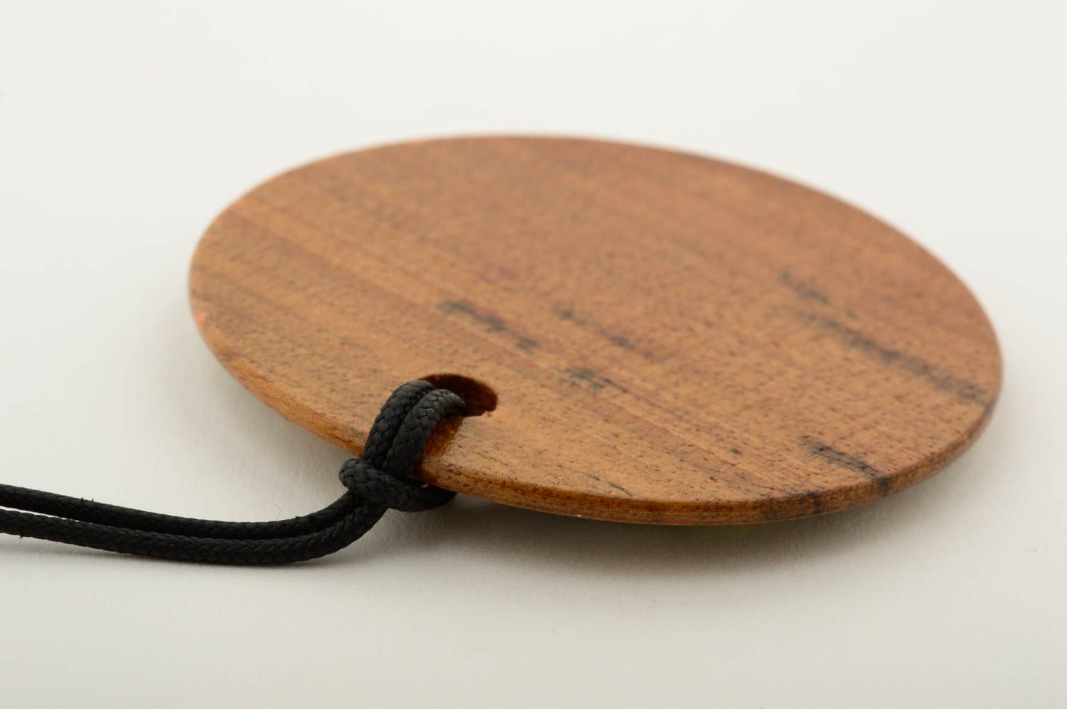 Украшение на шею с росписью кулон ручной работы аксессуар из дерева на шнурке фото 5