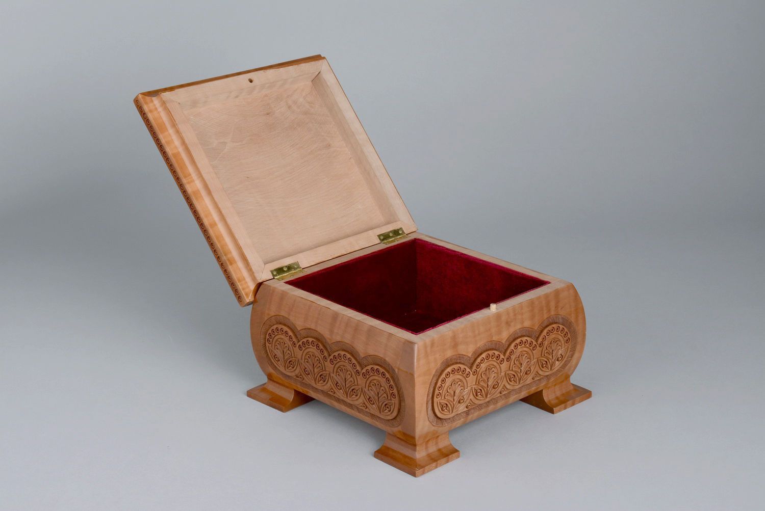 Wooden carved jewelry box photo 3