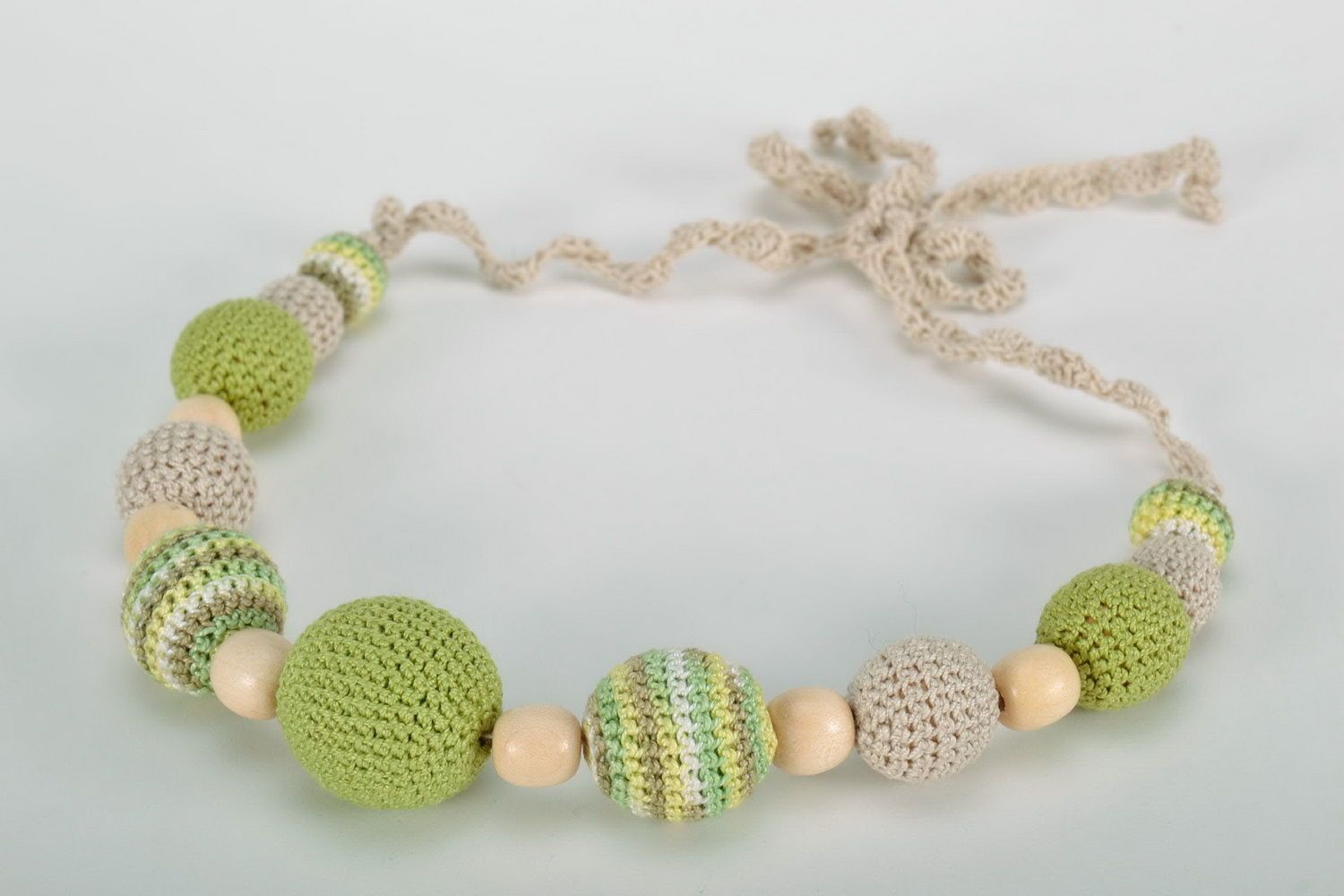 Slingo beads in light green tones photo 2