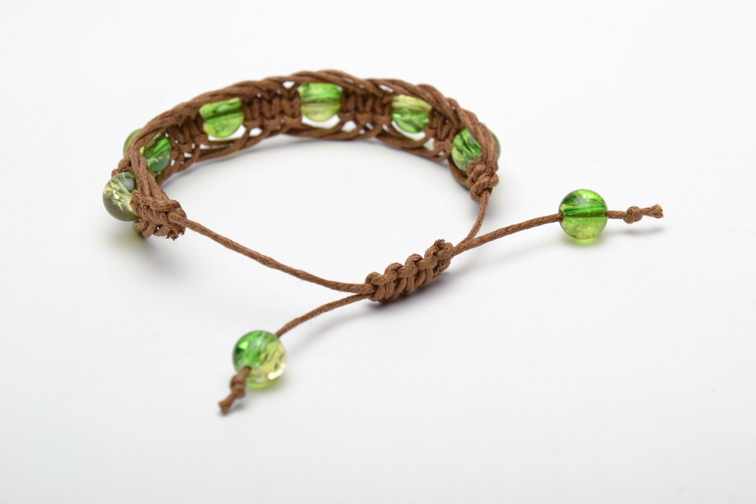 Bracelet en perles de verre vertes tressé de lacet ciré marron fait main photo 4