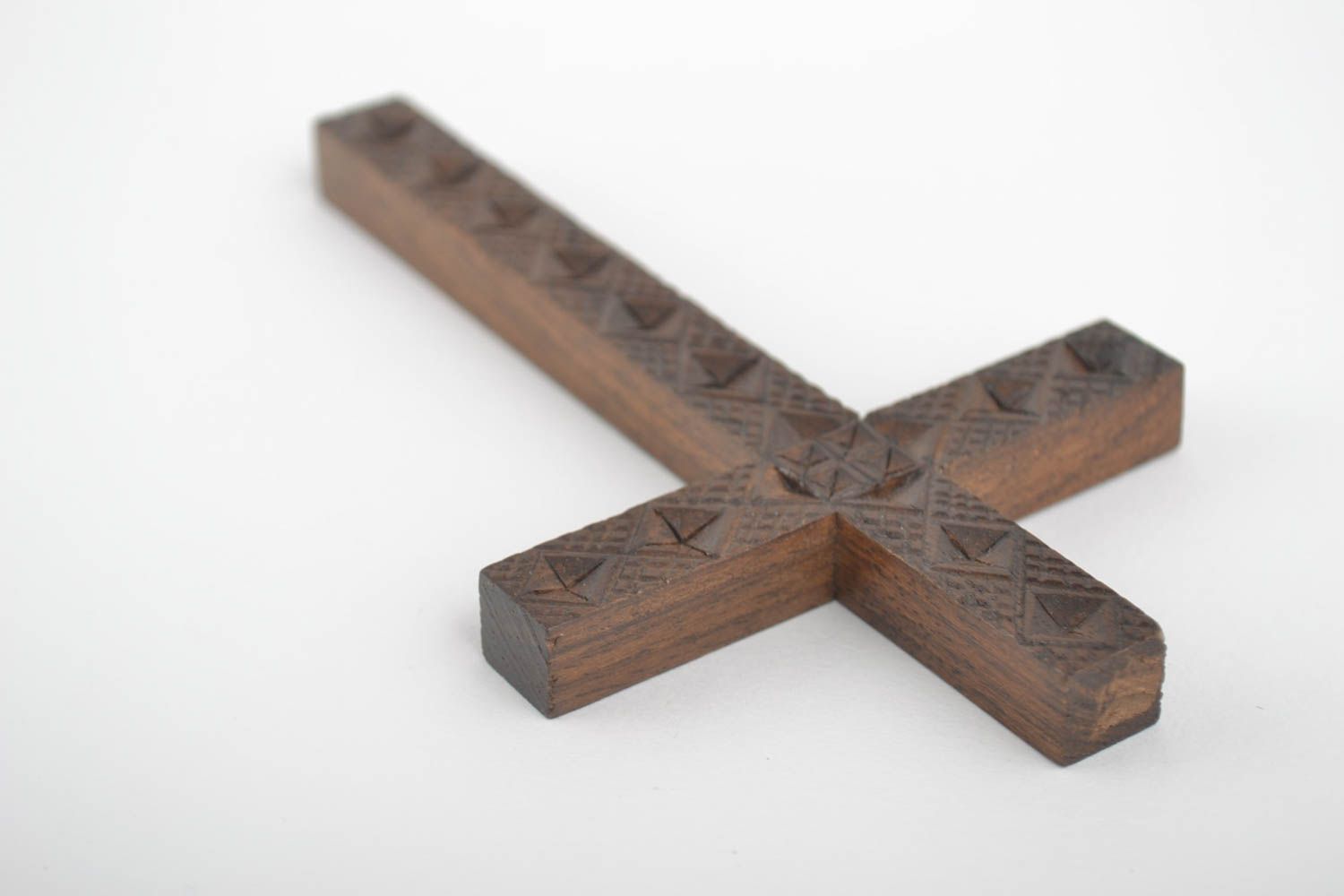 Крест ручной работы резной крест из дерева украшение на стену церковный крест фото 4