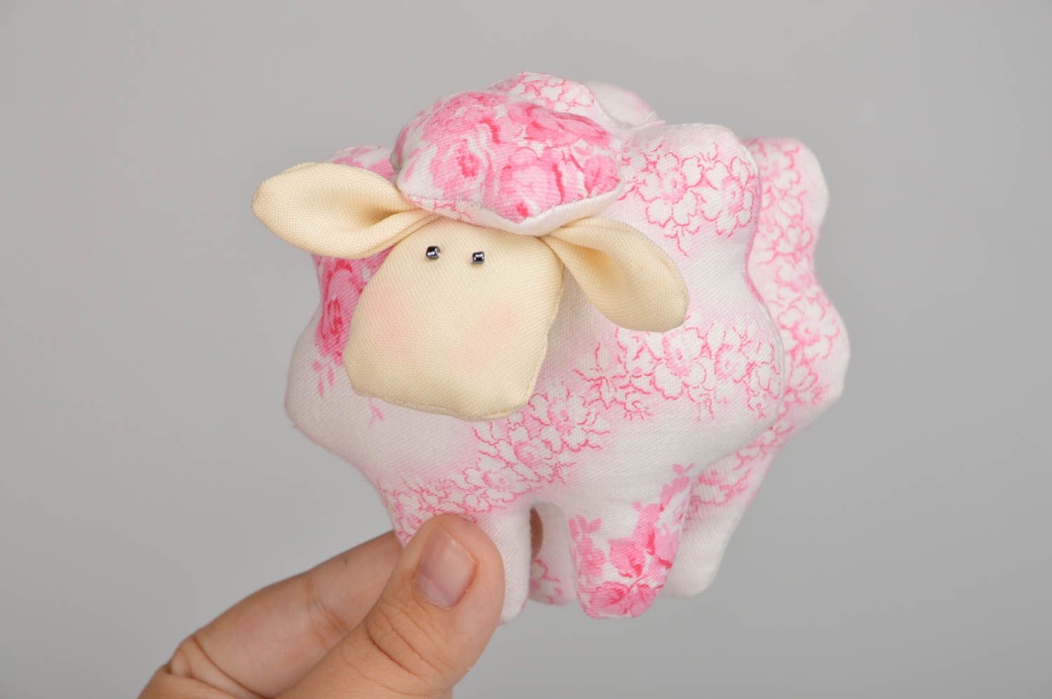 Künstlerisches Kuscheltier aus Stoff in Rosa kleines Schaf handgeschaffen lustig foto 2
