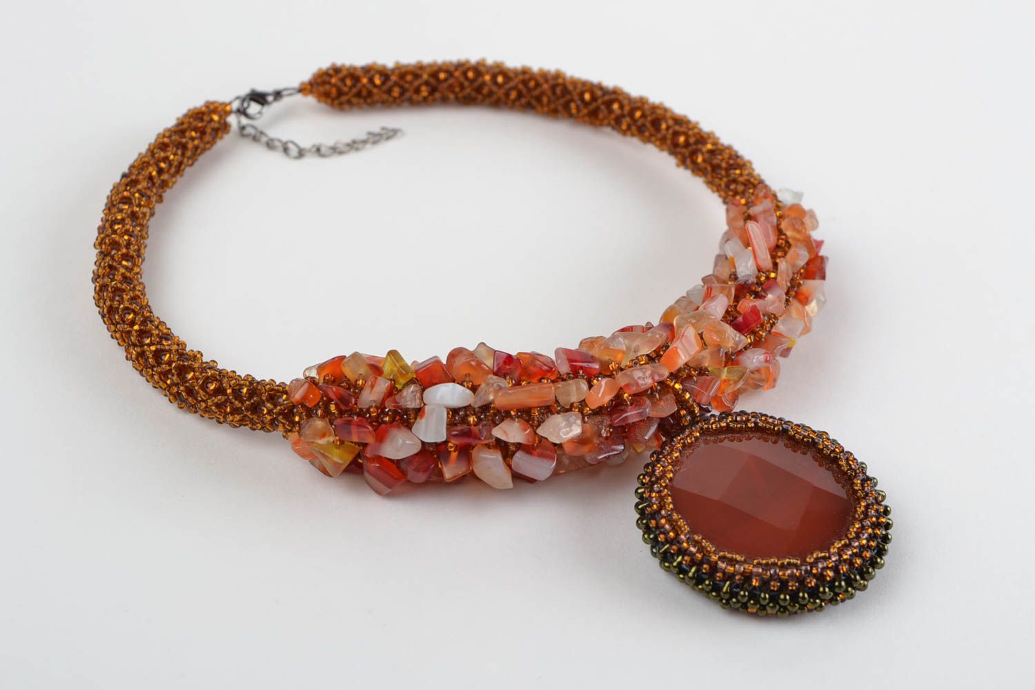 Ожерелье из бисера и натуральных камней авторское янтарного цвета ручной работы фото 2