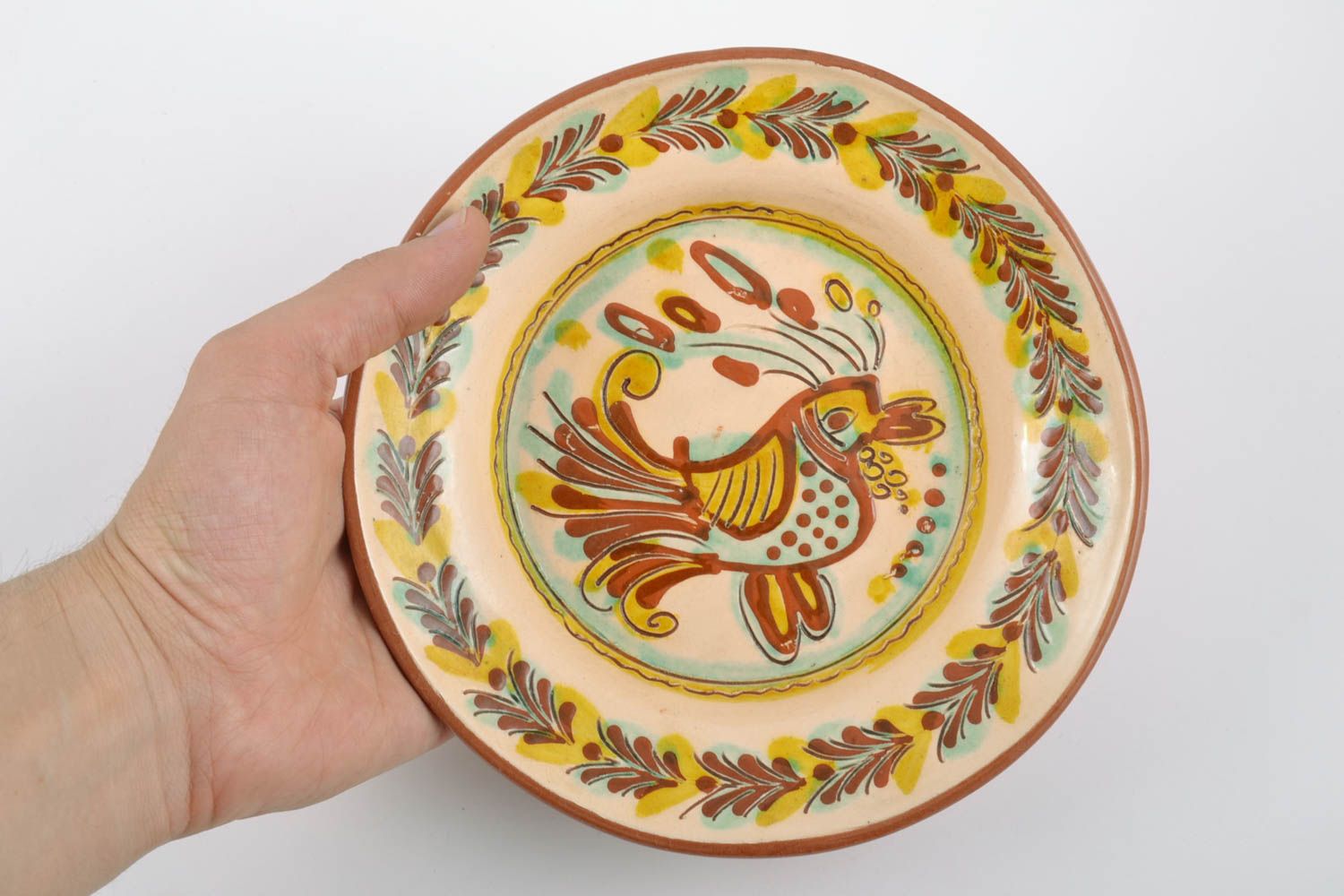 Средняя керамическая тарелка расписанная глазурью для декора дома ручной работы фото 2