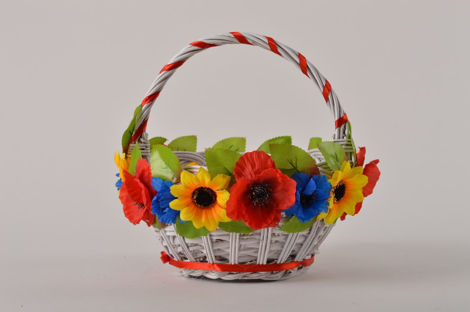 Cesta de mimbre hecha a mano elemento decorativo con flores regalo para mujer foto 2