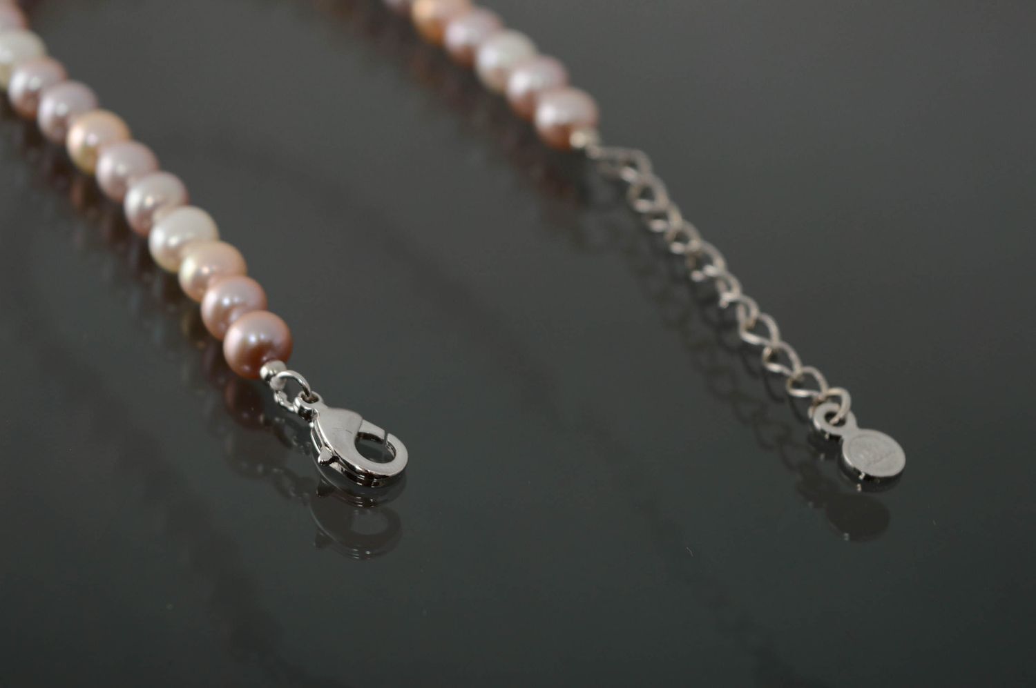Bracelet en perles claires fait main photo 4