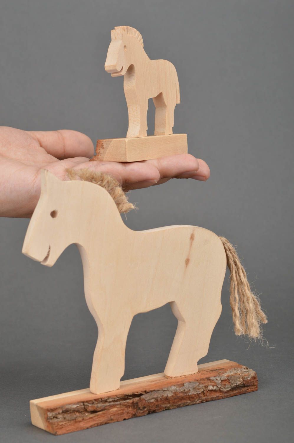 Holz Pferde handmade Wohnzimmer Deko Spielsachen für Kinder Set 2 Stück schön foto 5
