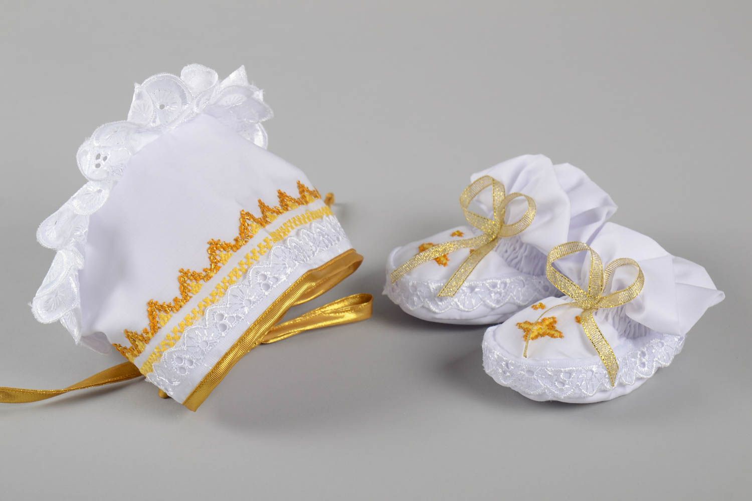 Chaussons de bébé Bonnet pour bébé faits main en batiste naturelle Layette bébé photo 4