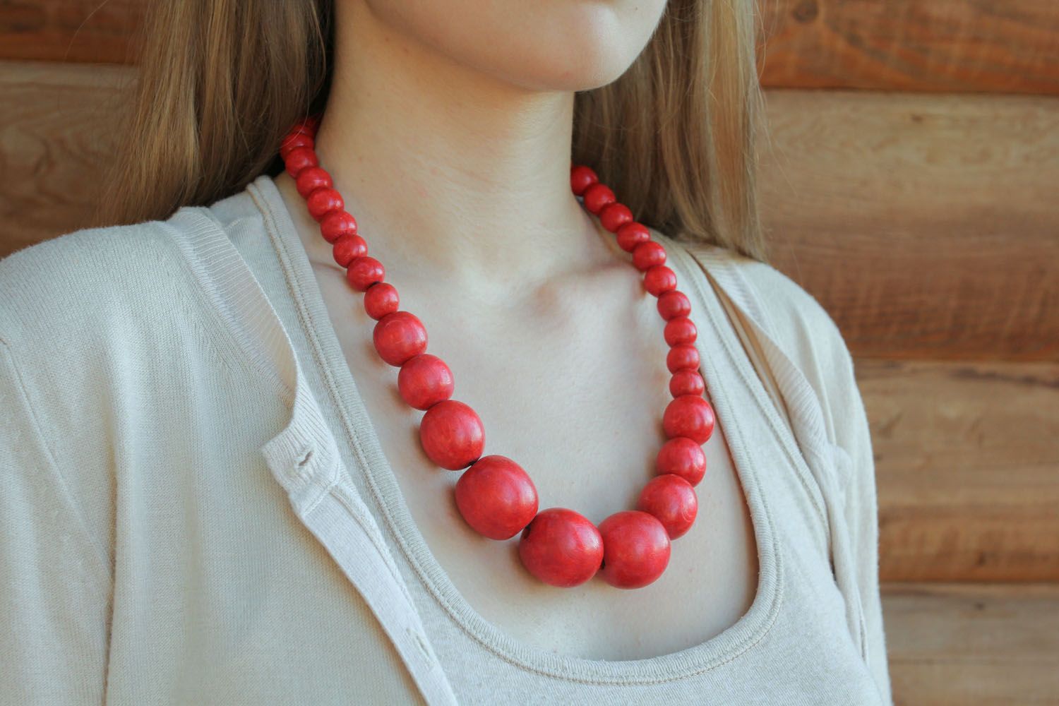 Red necklace made of large beads photo 5