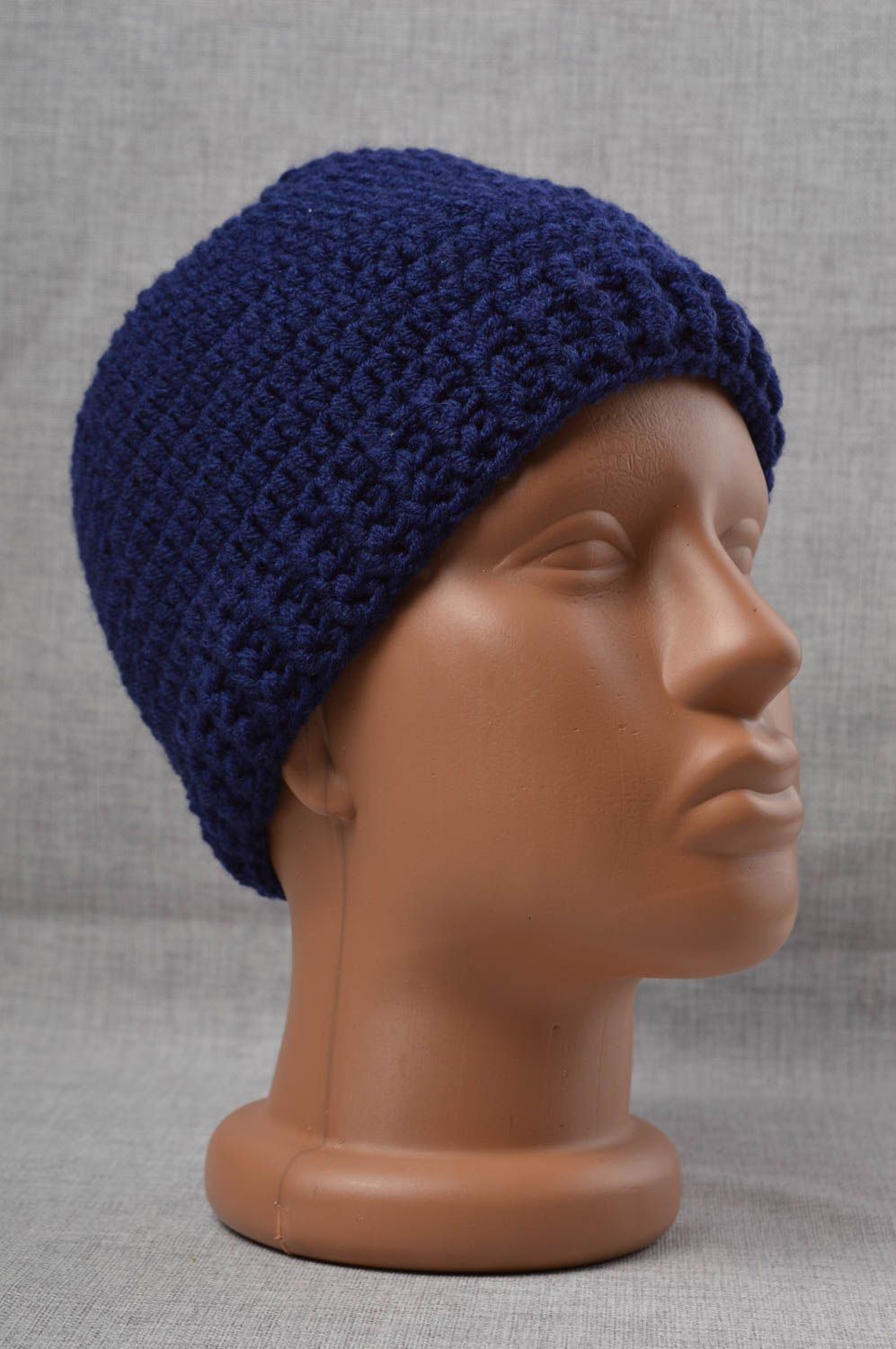 Bonnet tricot Chapeau fait main en bleu foncé Vêtement enfant garçon design photo 1