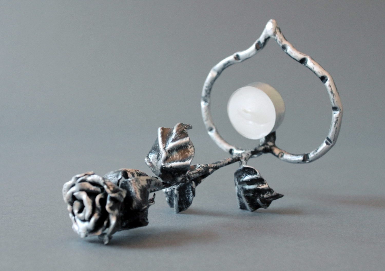 Chandelier en métal décoratif Rose avec cœur fait main photo 3
