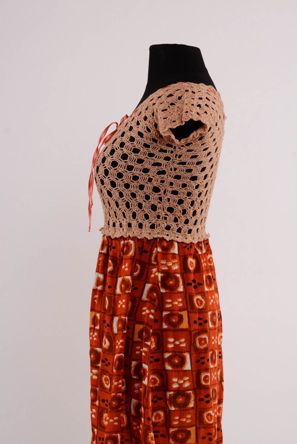 Короткое вязаное крючком платье фото 3
