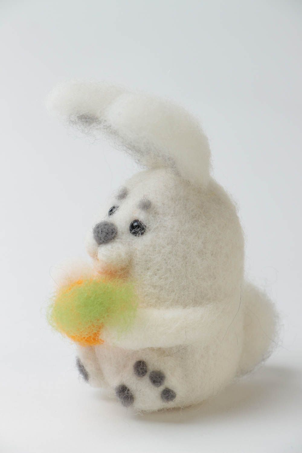 Doudou lièvre en laine feutrée fait main petit décoratif cadeau pour enfant photo 2
