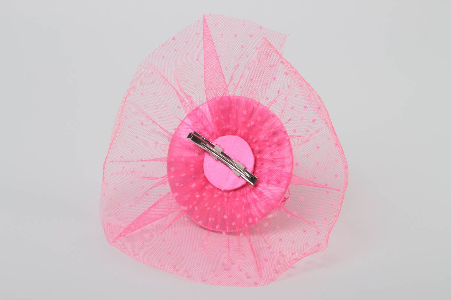 Заколка для волос со шляпкой ручной работы для девушки яркая розовая красивая фото 4