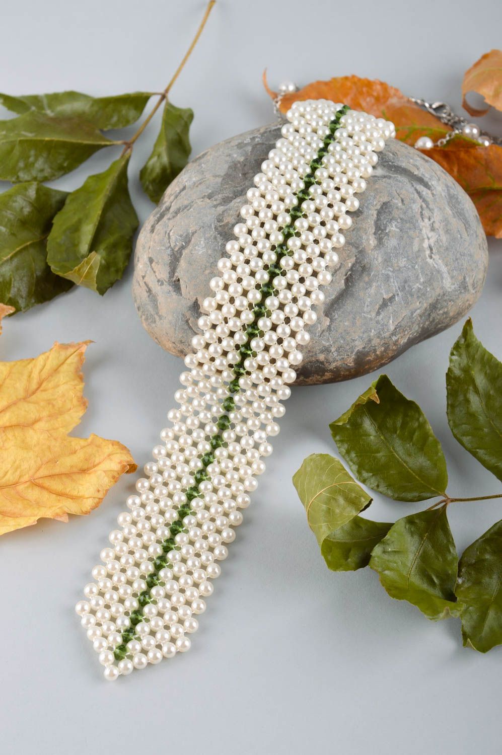 Collier cravate Bijou fait main long blanc en fausses perles Cadeau femme photo 2