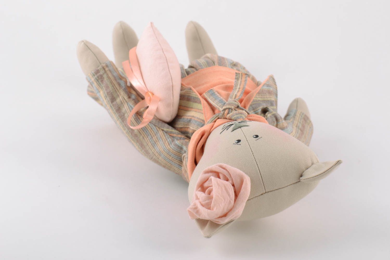 Авторская игрушка в виде кошки из натуральной ткани ручной работы красивая фото 4