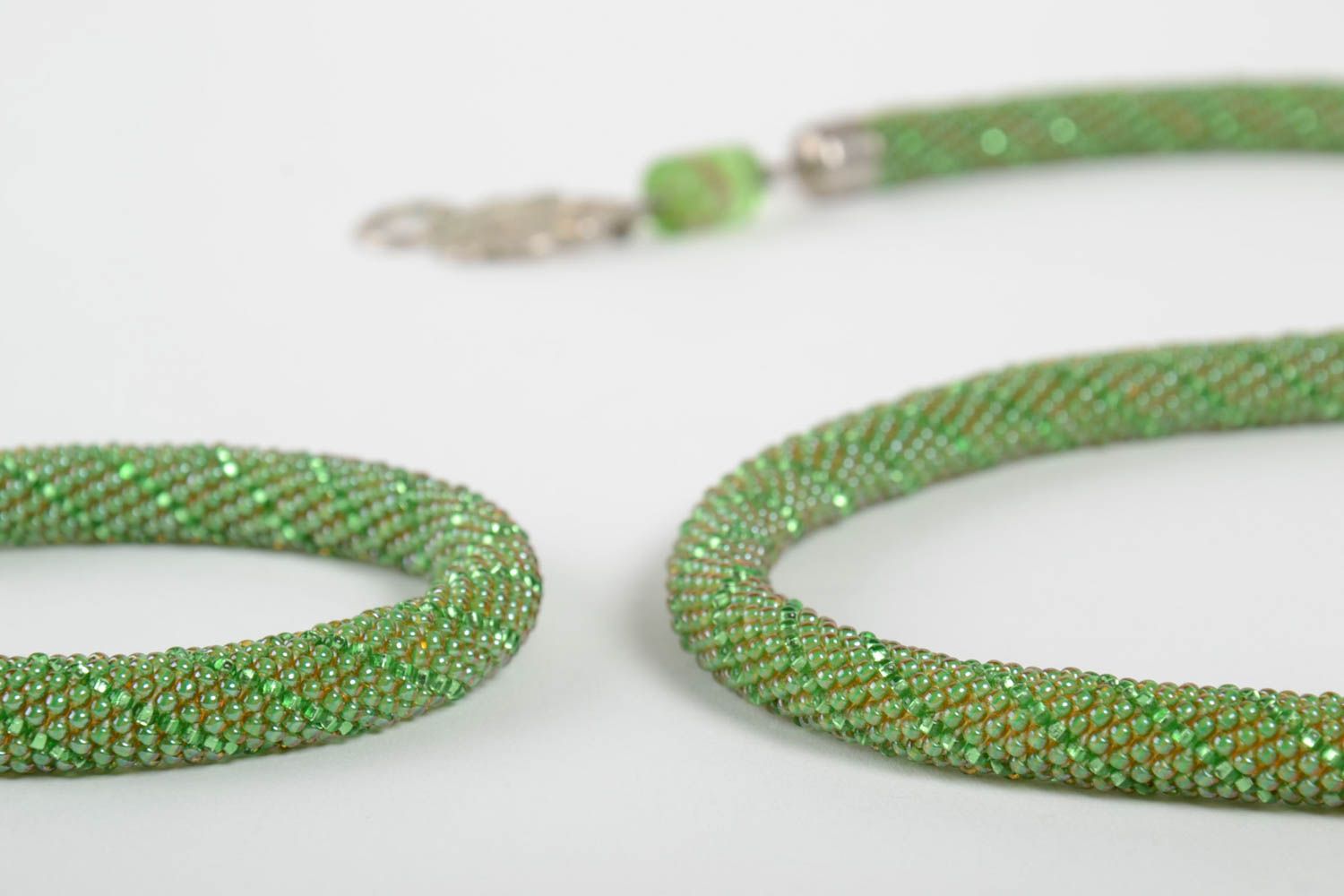 Комплект украшений из чешского бисера колье и браслет ручной работы зеленые фото 5