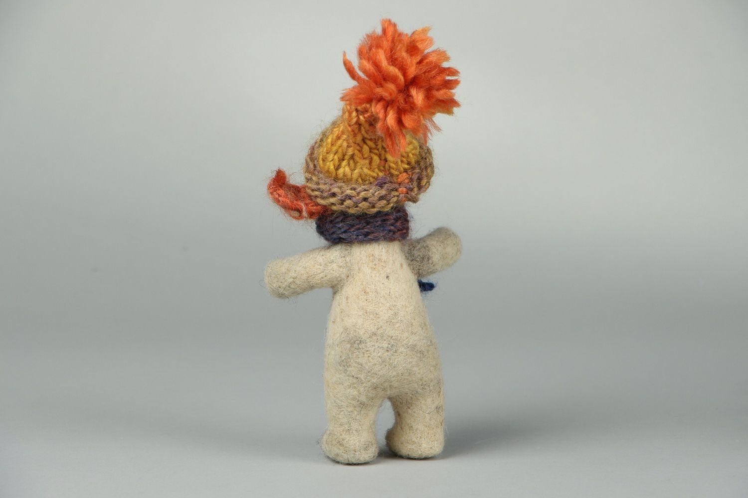 Jouet mou en laine feutrée Ourson en chapeau  photo 3