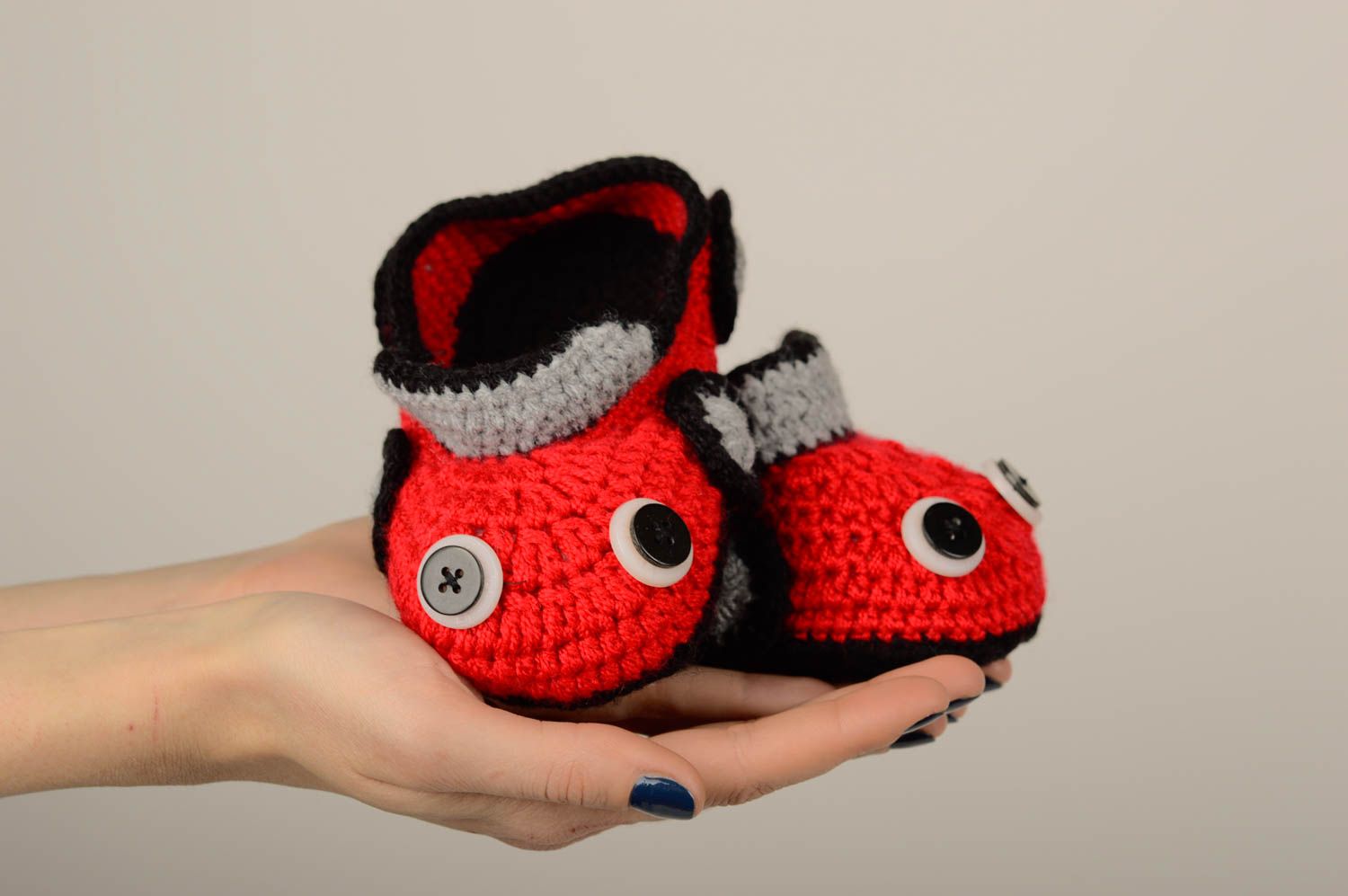 Handgefertigte Schuhe пehäkelte Babyschuhe Geschenk für Kleinkinder in Rot foto 1