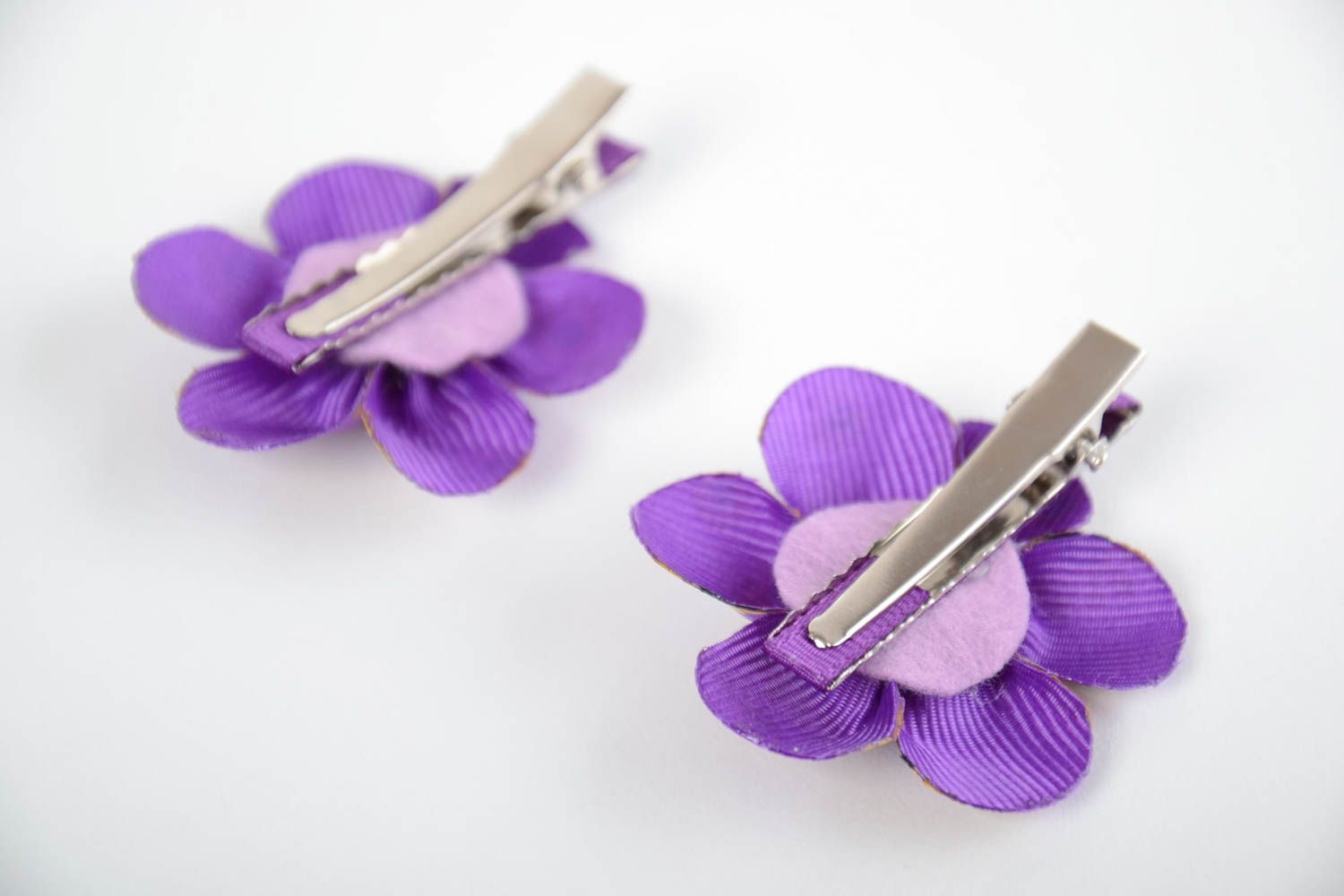 Barrettes à cheveux en rubans de reps violettes faites main 2 pièces avec fleurs photo 4